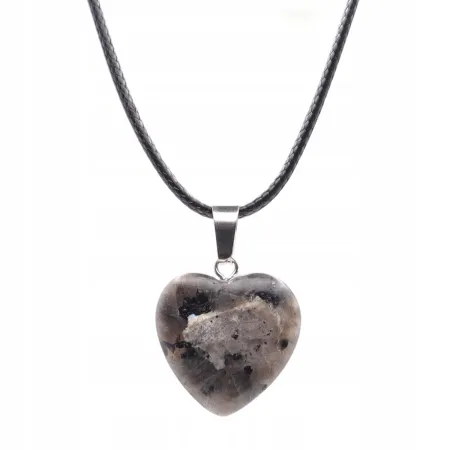 Wisiorek serce 2cm minerał naturalny na regulowanym sznurku 55cm różne 1szt