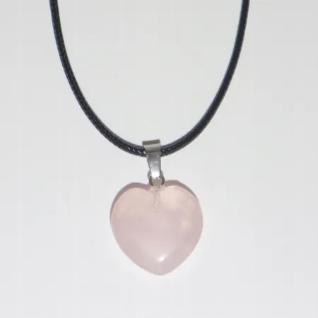 Wisiorek serce 2cm kwarc różowy na regulowanym sznurku 55cm 1szt.