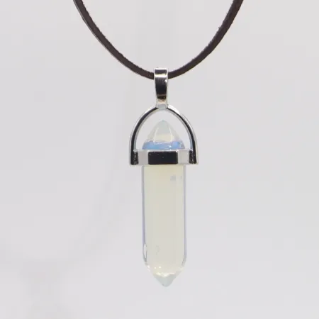 Wisiorek na rzemyku, kamień - opalit opal syntetyczny