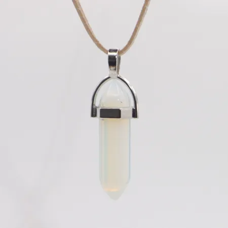 Wisiorek na rzemyku, kamień - opalit opal syntetyczny