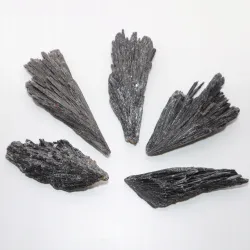 Czarny kyanit, surowy dysten cyjanit kianit 20-30g