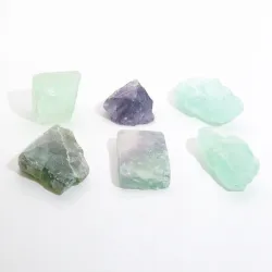 Fluoryt naturalny surowy zielony kryształ kamień geniuszy M 15-20g 1szt.